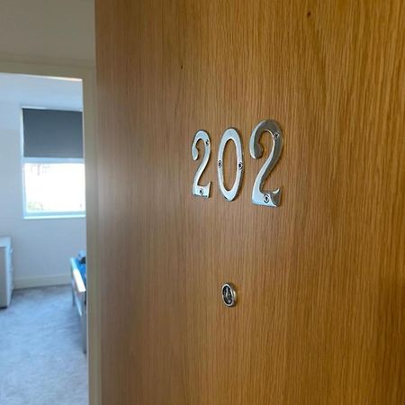 #0202 One Bedroom Serviced Apartment-Free Parking Derby Eksteriør bilde