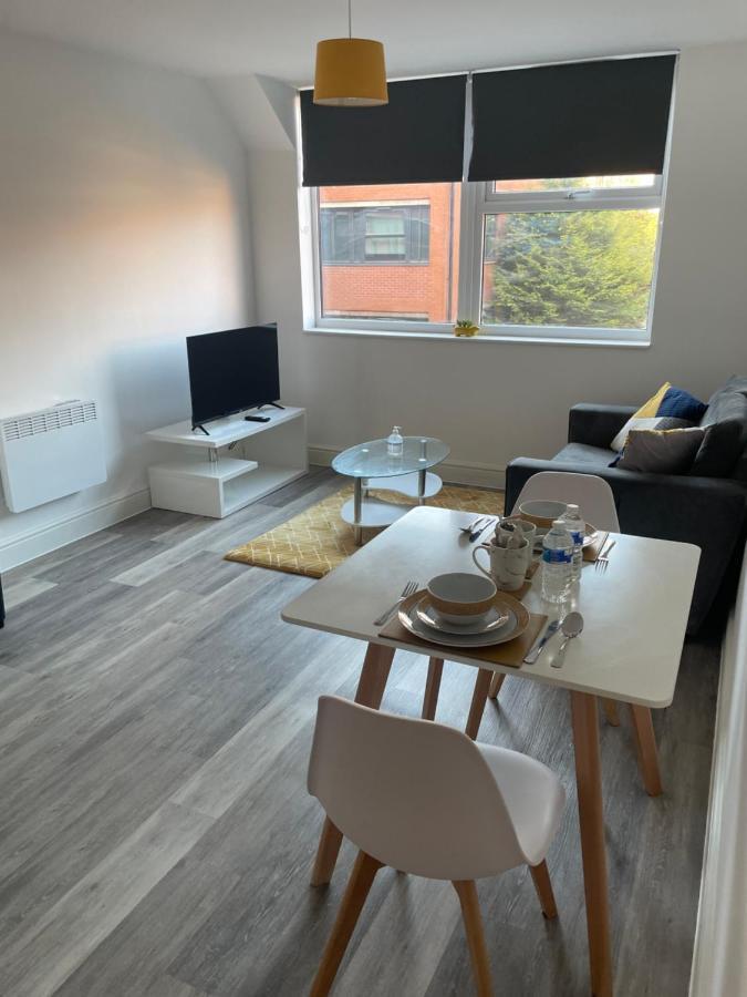 #0202 One Bedroom Serviced Apartment-Free Parking Derby Eksteriør bilde